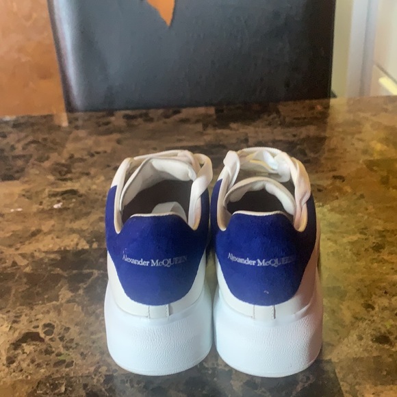 Alexander McQueen - Picture 2 of 9